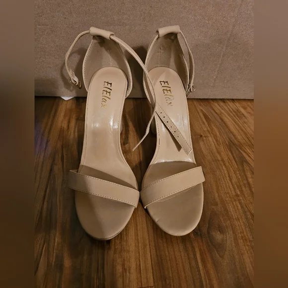 Brand new heels - Picture 2 of 3